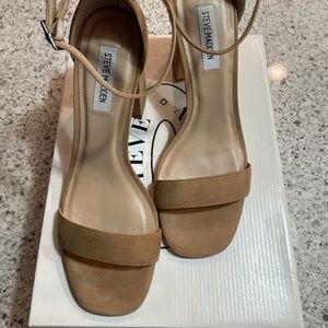 Steve Madden, sandal (style Dillion) Color, Tan Size 9